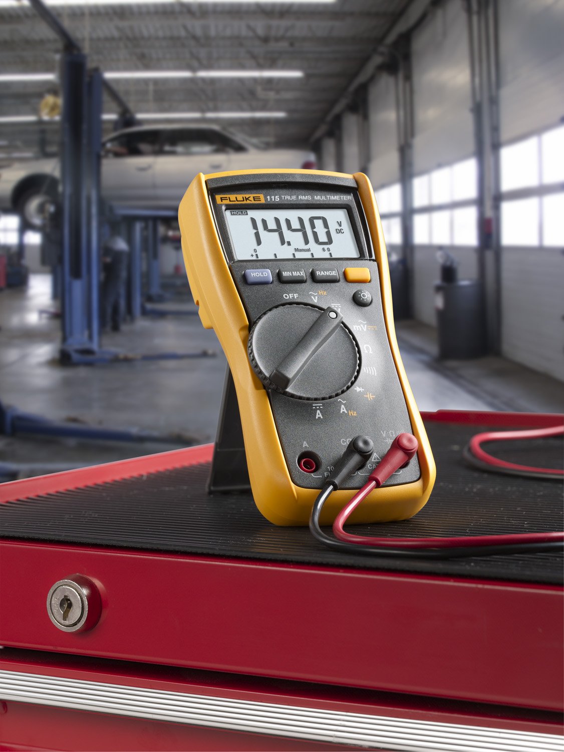 Fluke 115 True-RMS Digital Multimeter – AC/DC to 600V, 10A Current, Resistance & Capacitance, with Holster & Leads